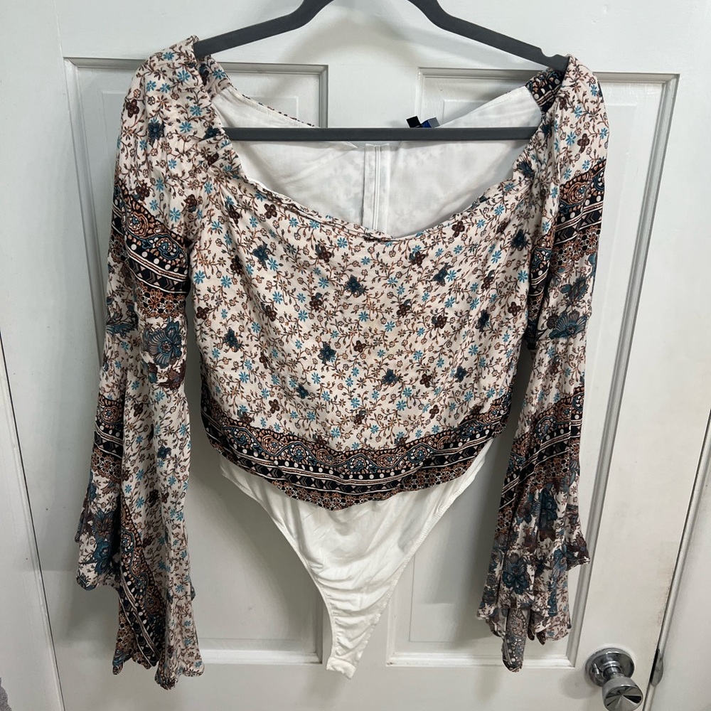 South Moon Under, Abbeline Off-Shoulder Bell-Sleeve Bodysuit